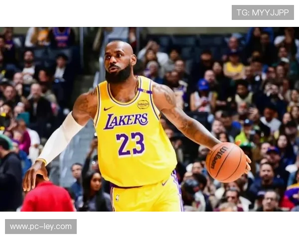 詹姆斯快攻上篮不进后迅速调整，同方式打进助湖人缩小分差